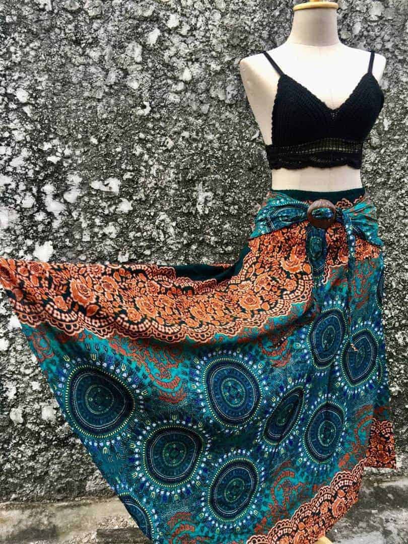 Hippie maxi hotsell skirt outfit