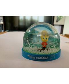 Looney Tunes Tweety snowball in Canada  Atlas Edition-