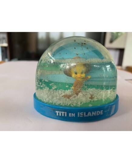 Looney Tunes Tweety snowball in Iceland Atlas Edition-