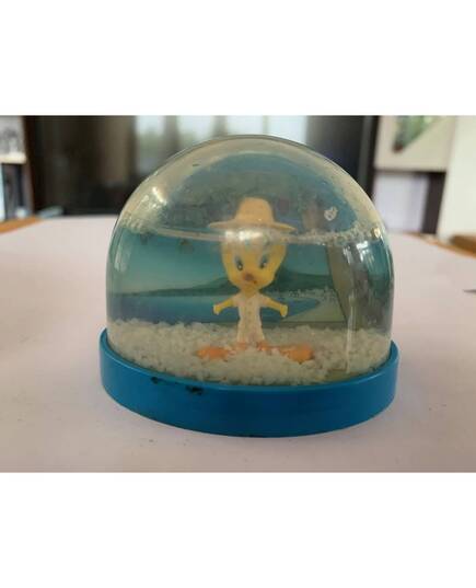 Looney Tunes Tweety snowball in Martinique  Atlas Edition-