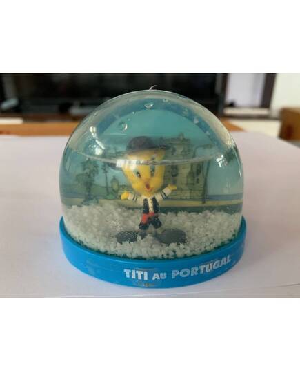 Looney Tunes Tweety snowball in Portugal  Atlas Edition-