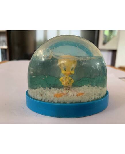 Looney Tunes Tweety snowball in Venezuela  Atlas Edition-